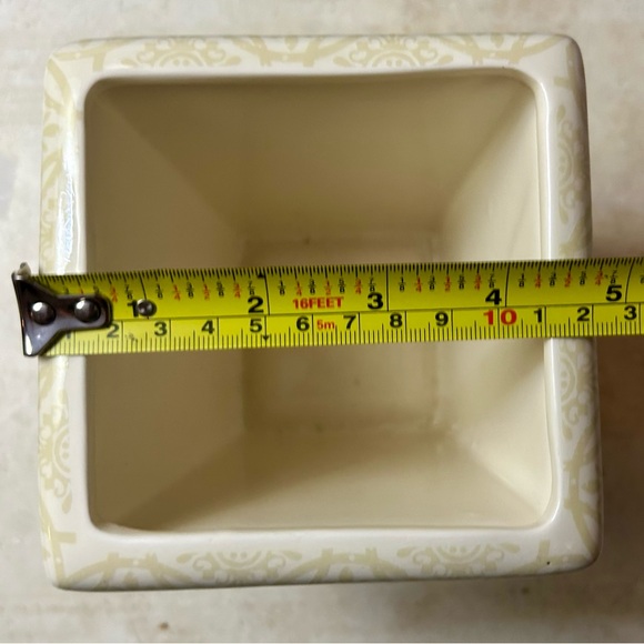 Edible Arrangements heart vase. 4.75”x5.25” - Picture 6 of 8